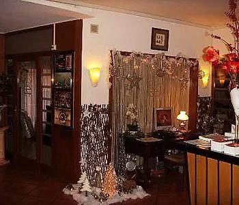 里贾纳酒店 3*